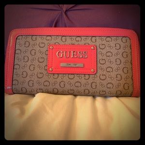 Guess Women’s zip around wallet